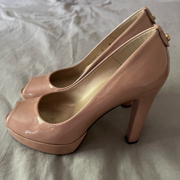 Size 8 Stuart Weitzman heels - Picture 4 of 8